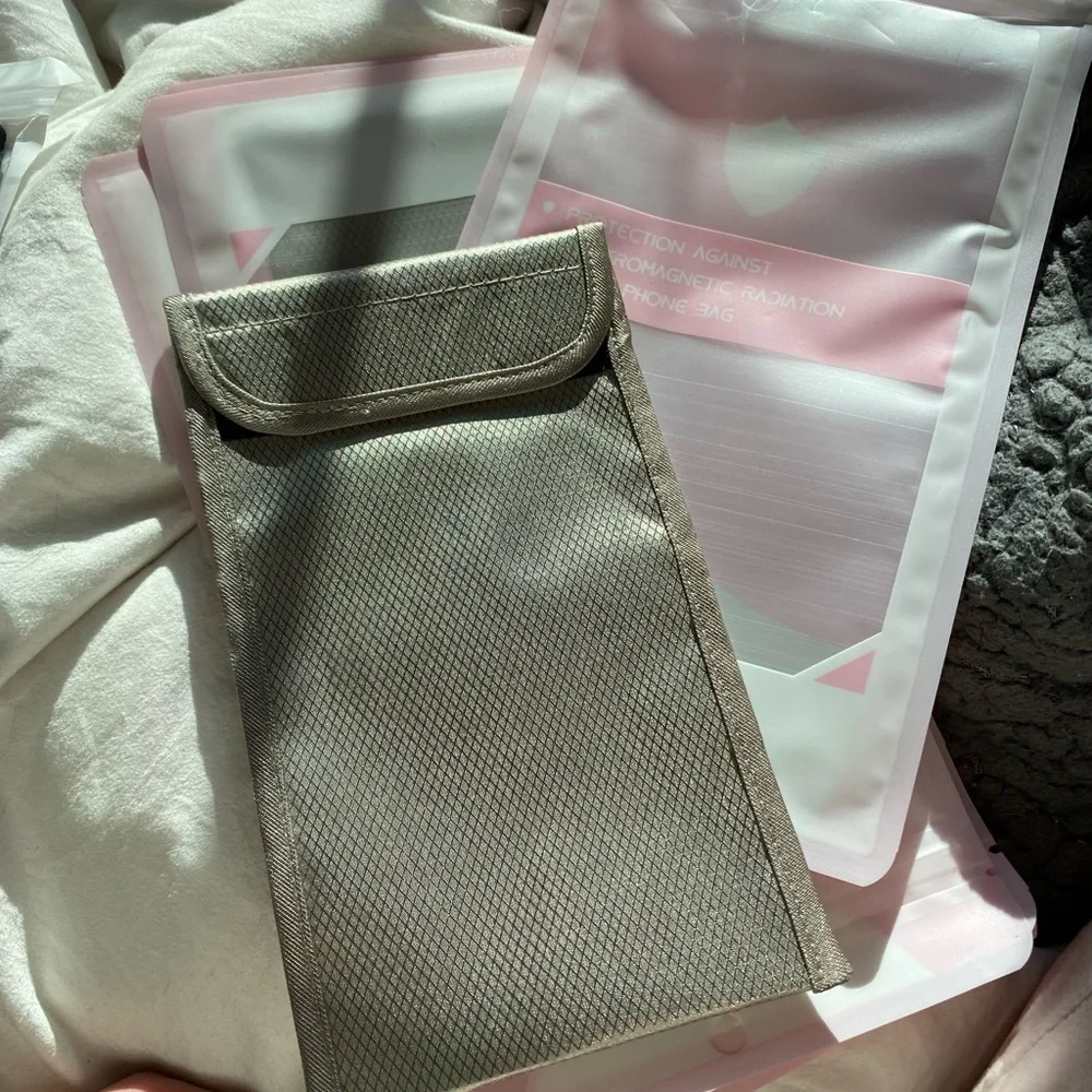 Faraday phone case and holds credit cards